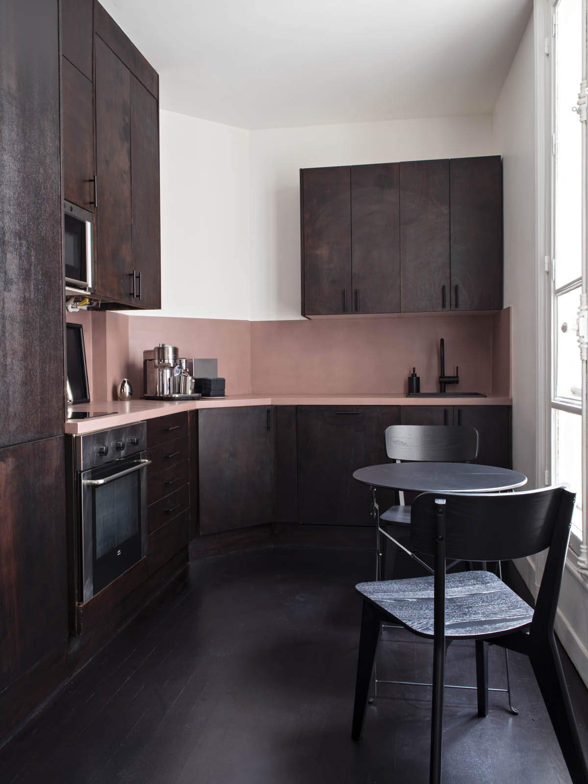 Kitchen with pink limewashed walls in the offices of Youssef Marquis agency